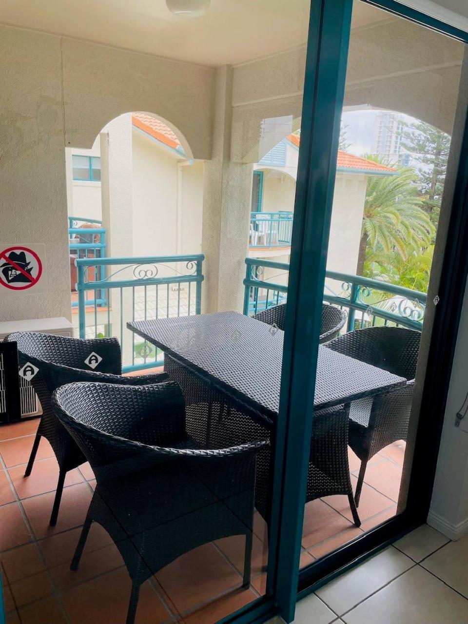 Aruba Beach Resort Broadbeach Bagian luar foto