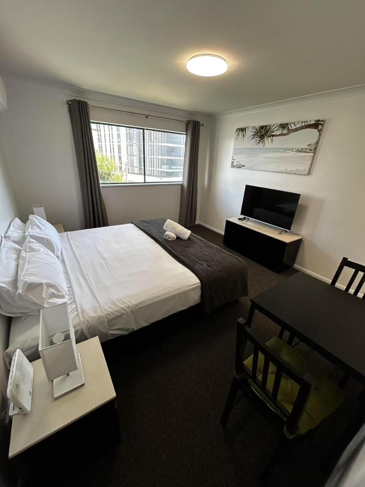 Aruba Beach Resort Broadbeach Bagian luar foto