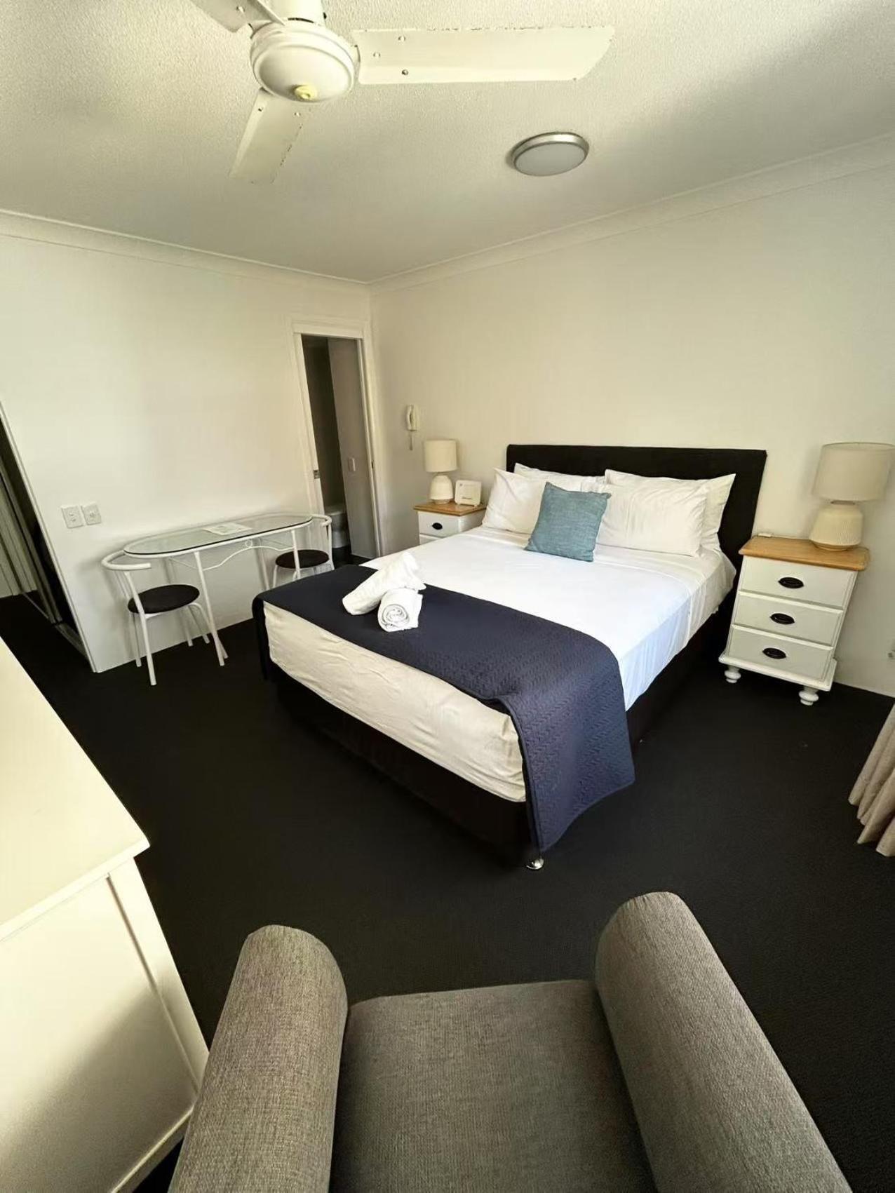 Aruba Beach Resort Broadbeach Bagian luar foto